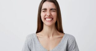 Está estressado? Forçar um sorriso pode fazer bem à saúde, sugere estudo
