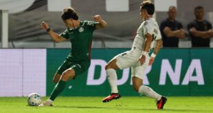 Jogadores do Santos contestam pênalti não marcado contra o Palmeiras; veja